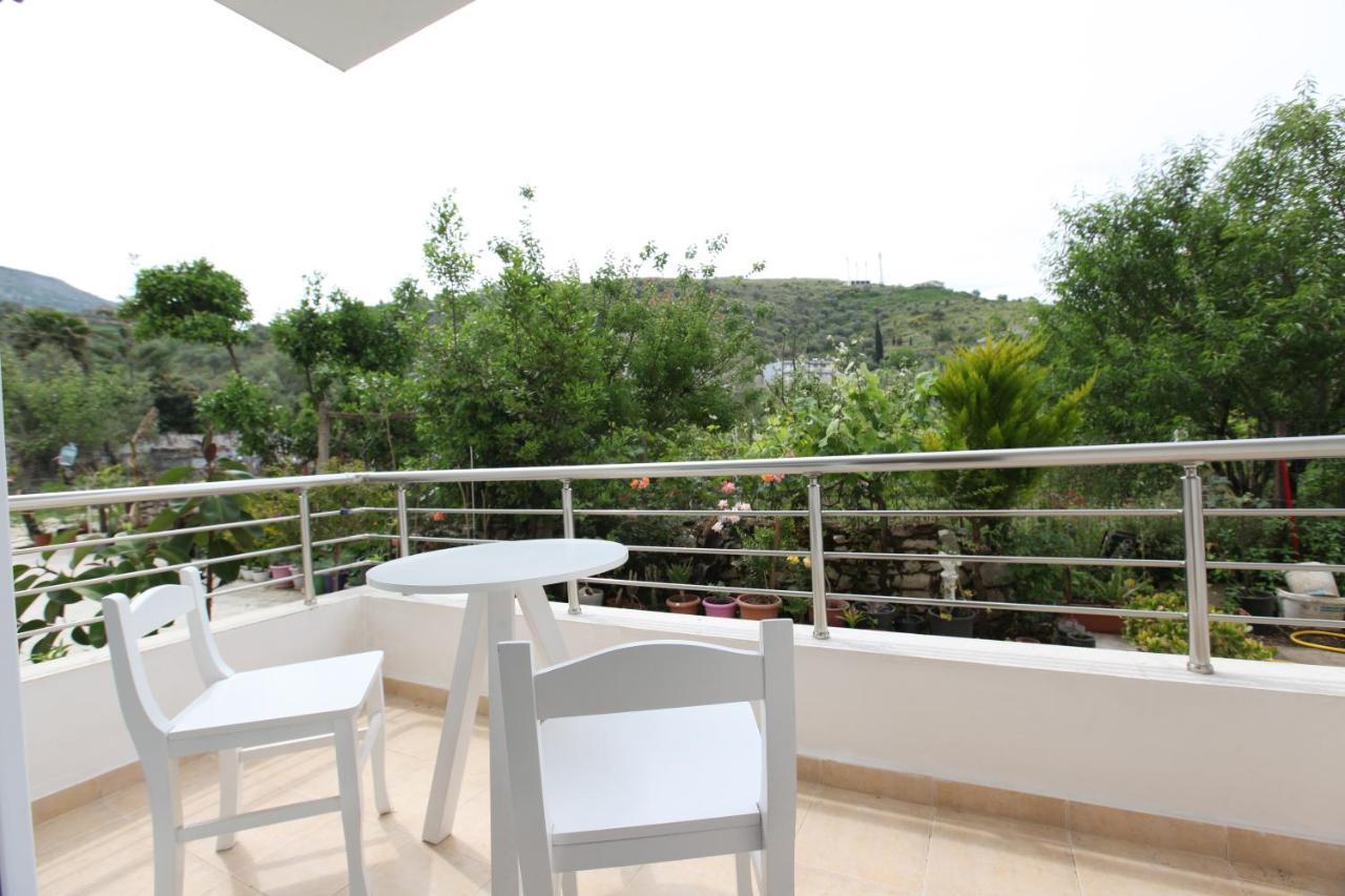 The Sunny Side Apartment Himare Exterior photo