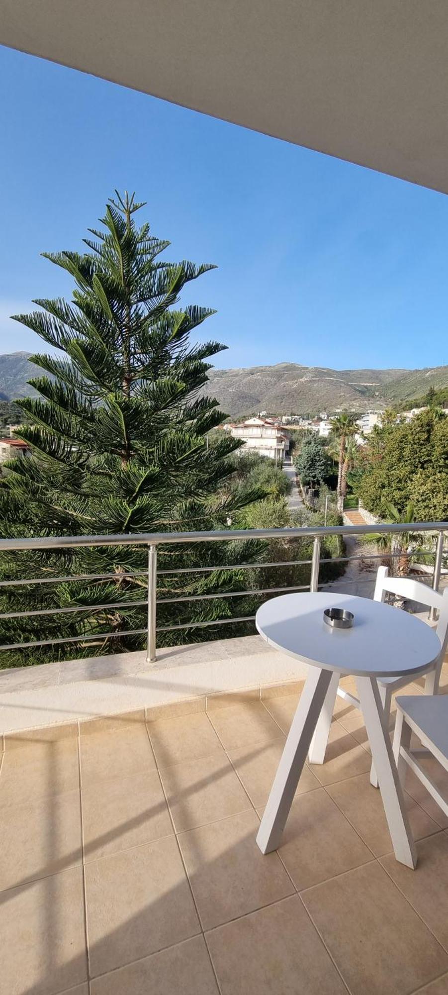 The Sunny Side Apartment Himare Exterior photo