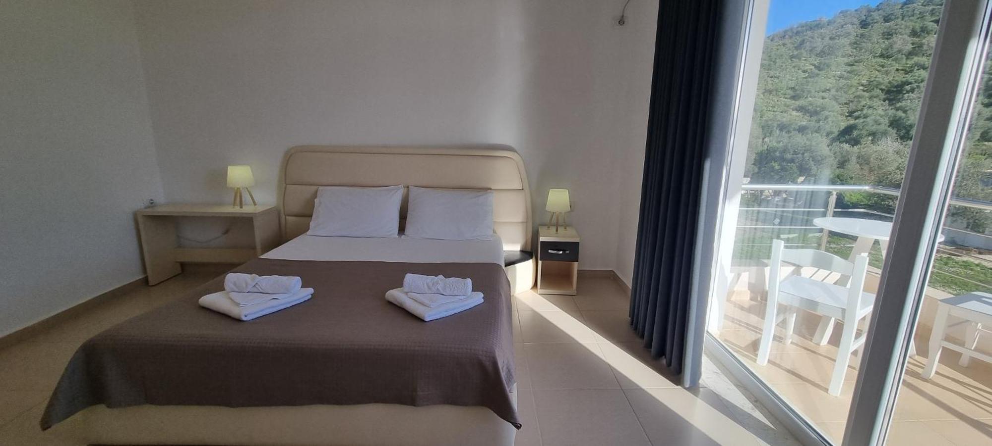 The Sunny Side Apartment Himare Exterior photo