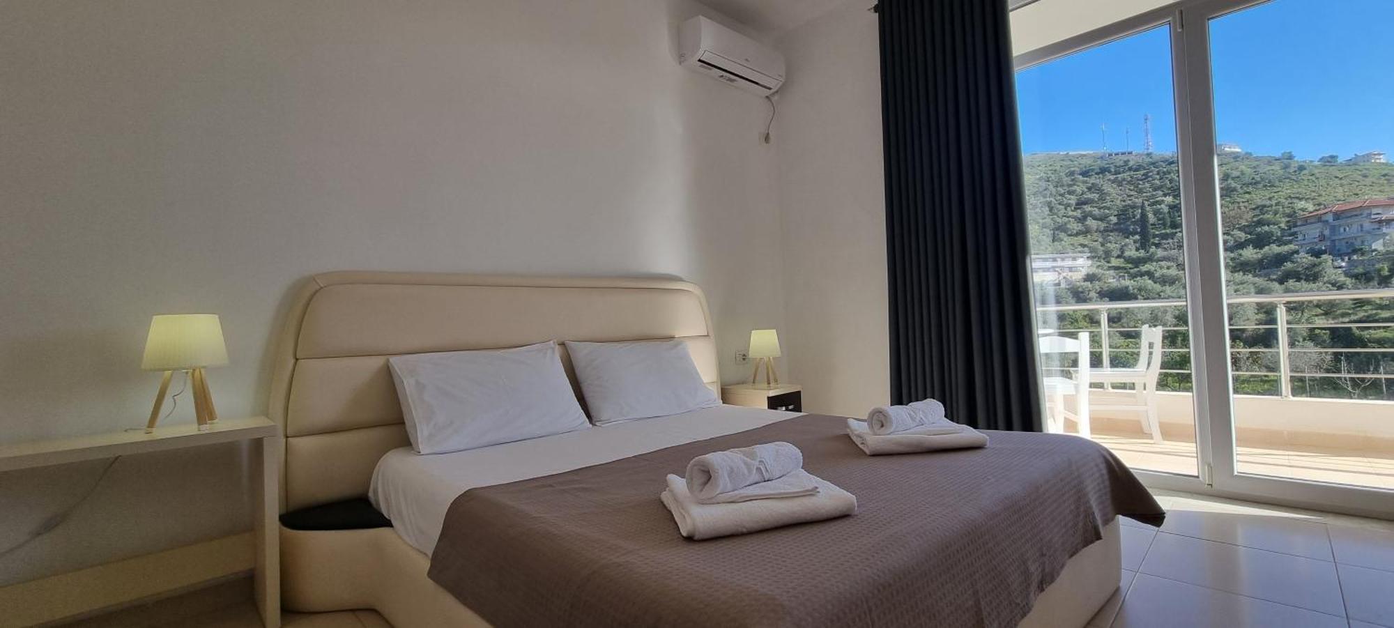 The Sunny Side Apartment Himare Exterior photo