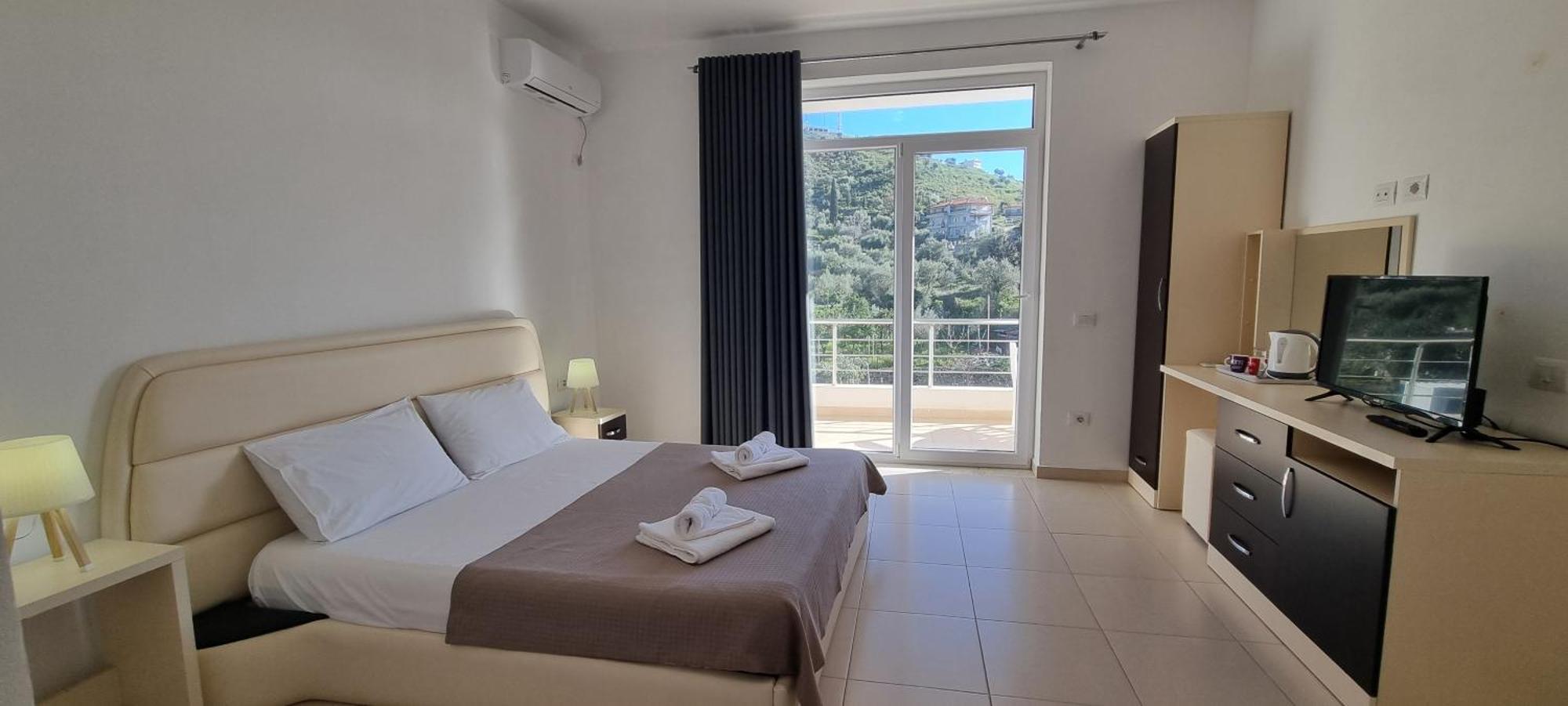 The Sunny Side Apartment Himare Exterior photo